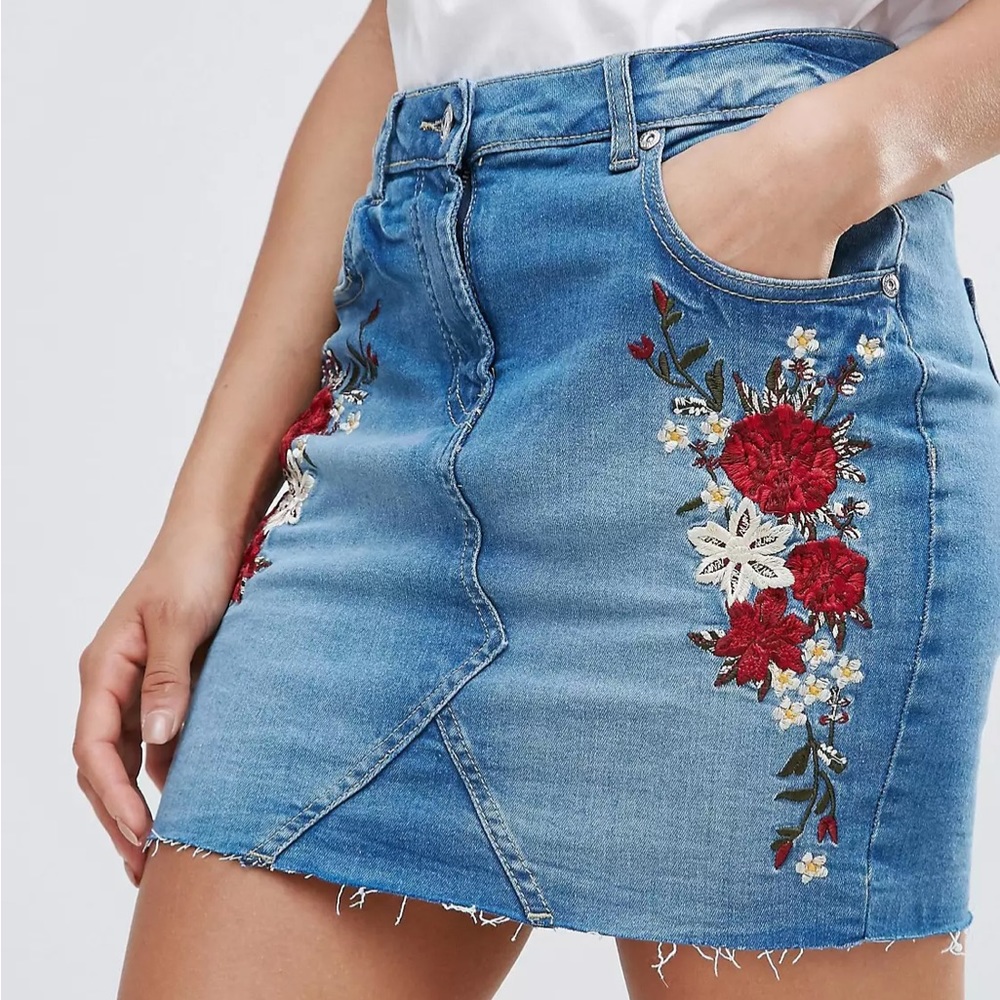 Parisian Red Floral Embroidered Blue Denim Mini Skirt Size 4 / UK 8 / EUR 36